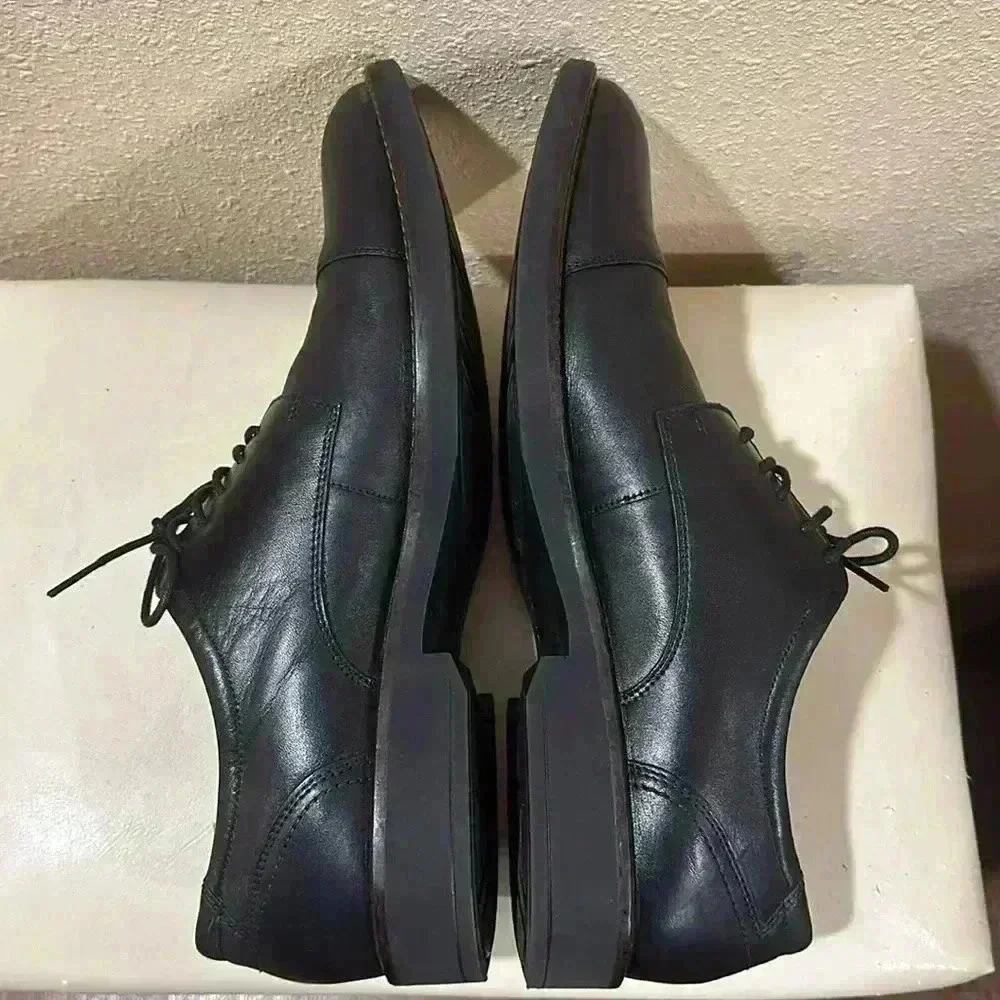 Ecco lace up