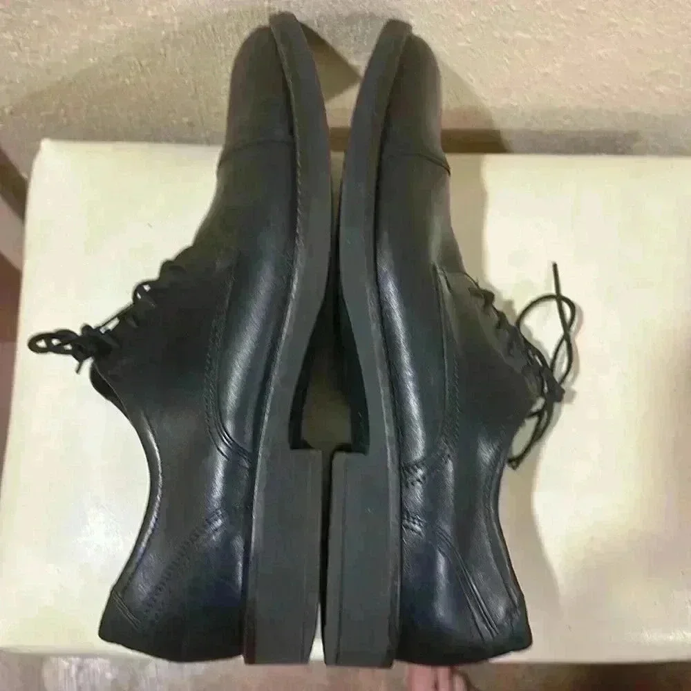 Ecco lace up