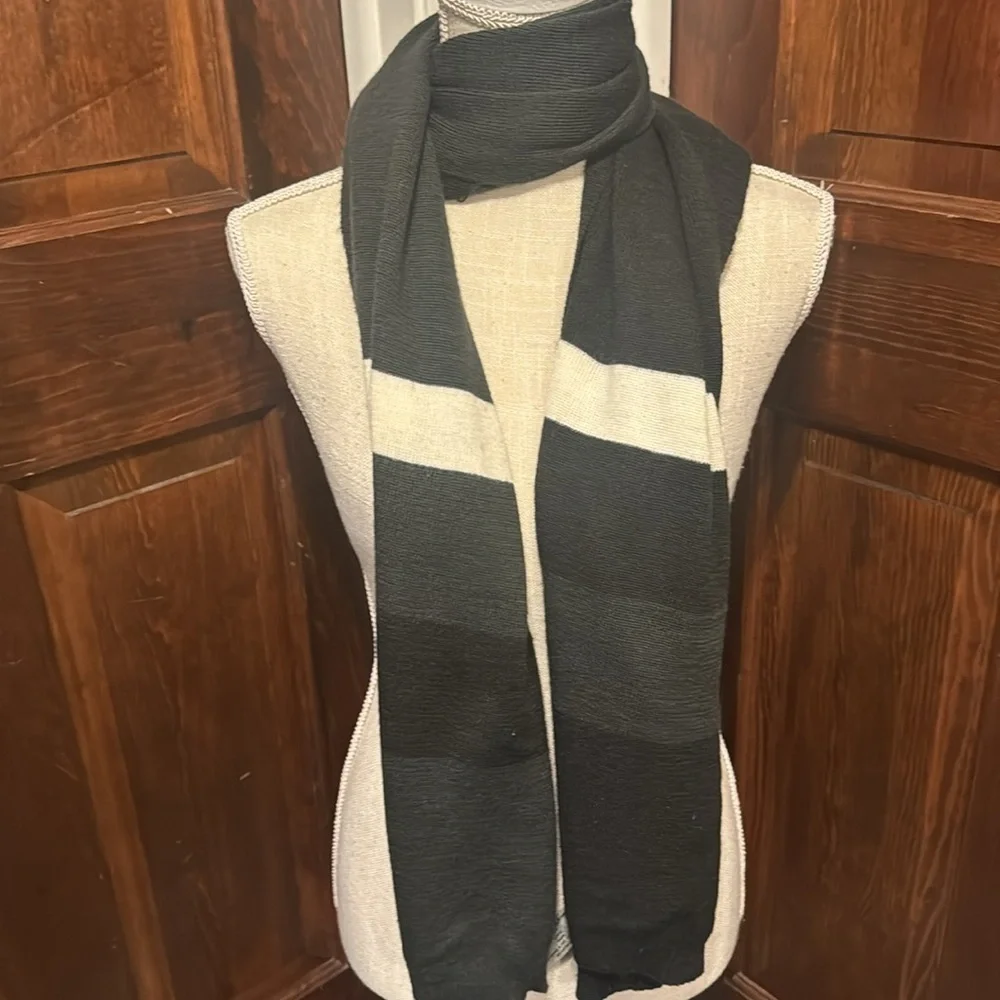 Adrienne Vittadini Scarf / Wrap