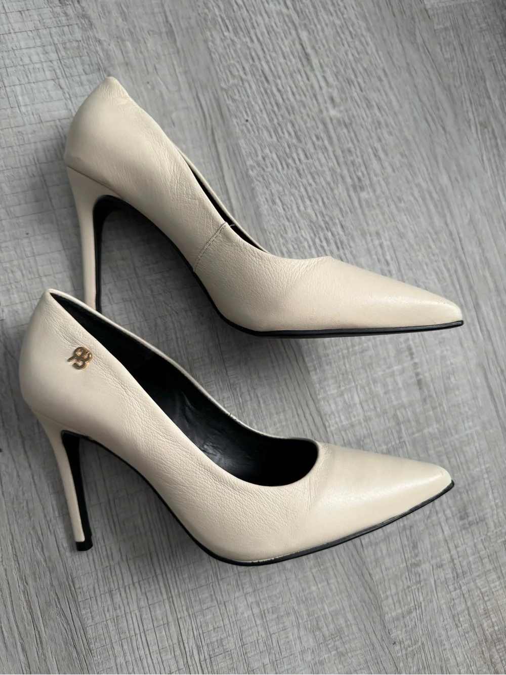Raphaella Booz refined beige