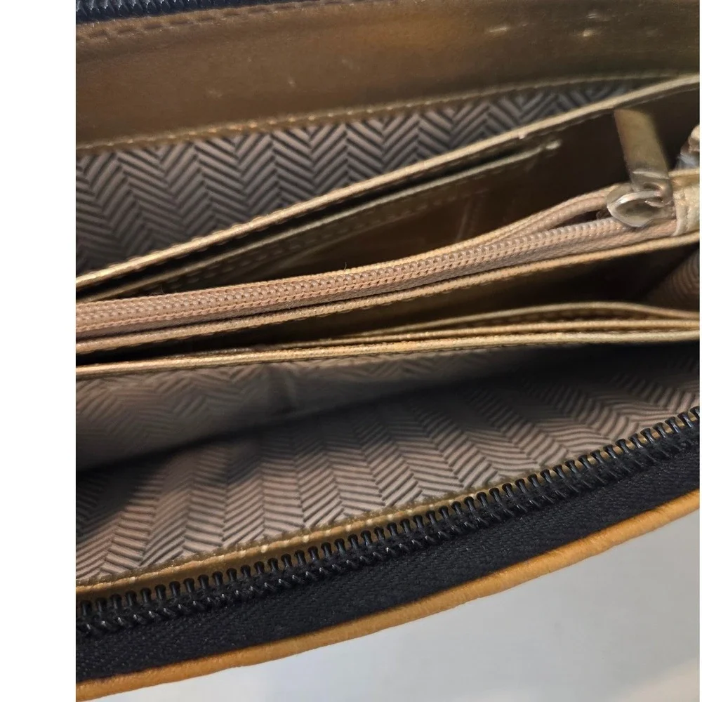 Steve Madden Zip Around Wallet Tan Pebble Leather‎ Gold Interior