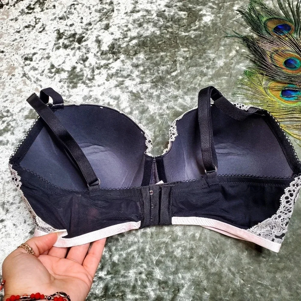 Victoria's Secret new detailing hook