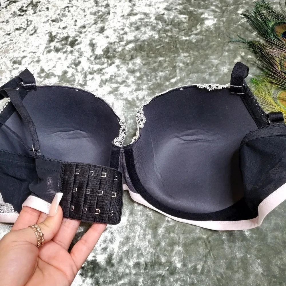 Victoria's Secret lined detailing new