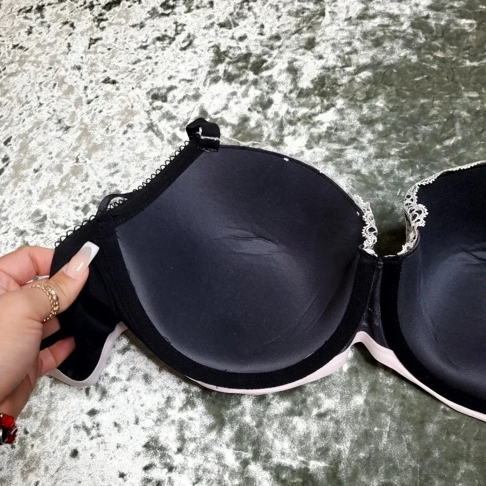 Victoria's Secret closure hook like