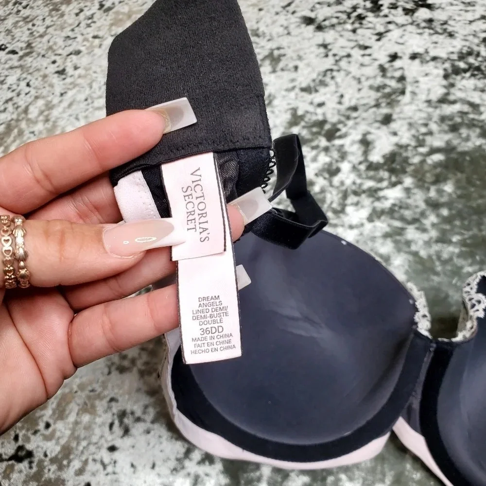 Victoria's Secret detailing new closure