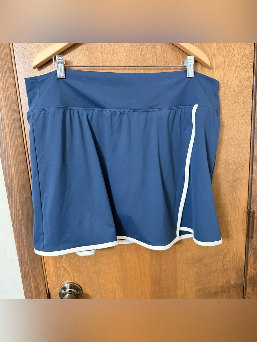 Old Navy 2X Navy Blue Faux Wrap Powesoft Skort with White Piping