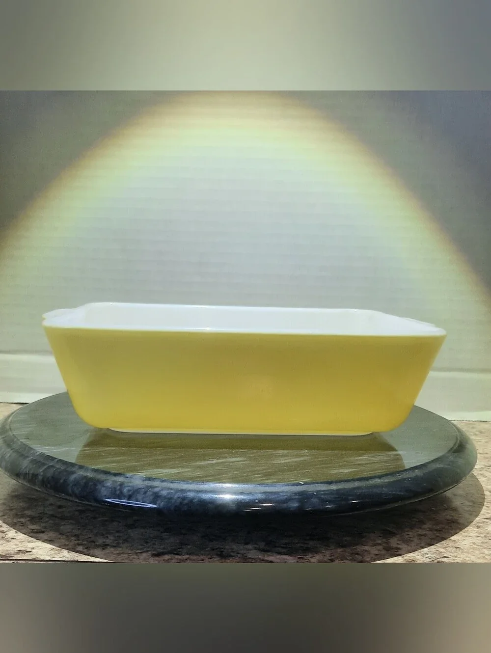 Pyrex vintage yellow