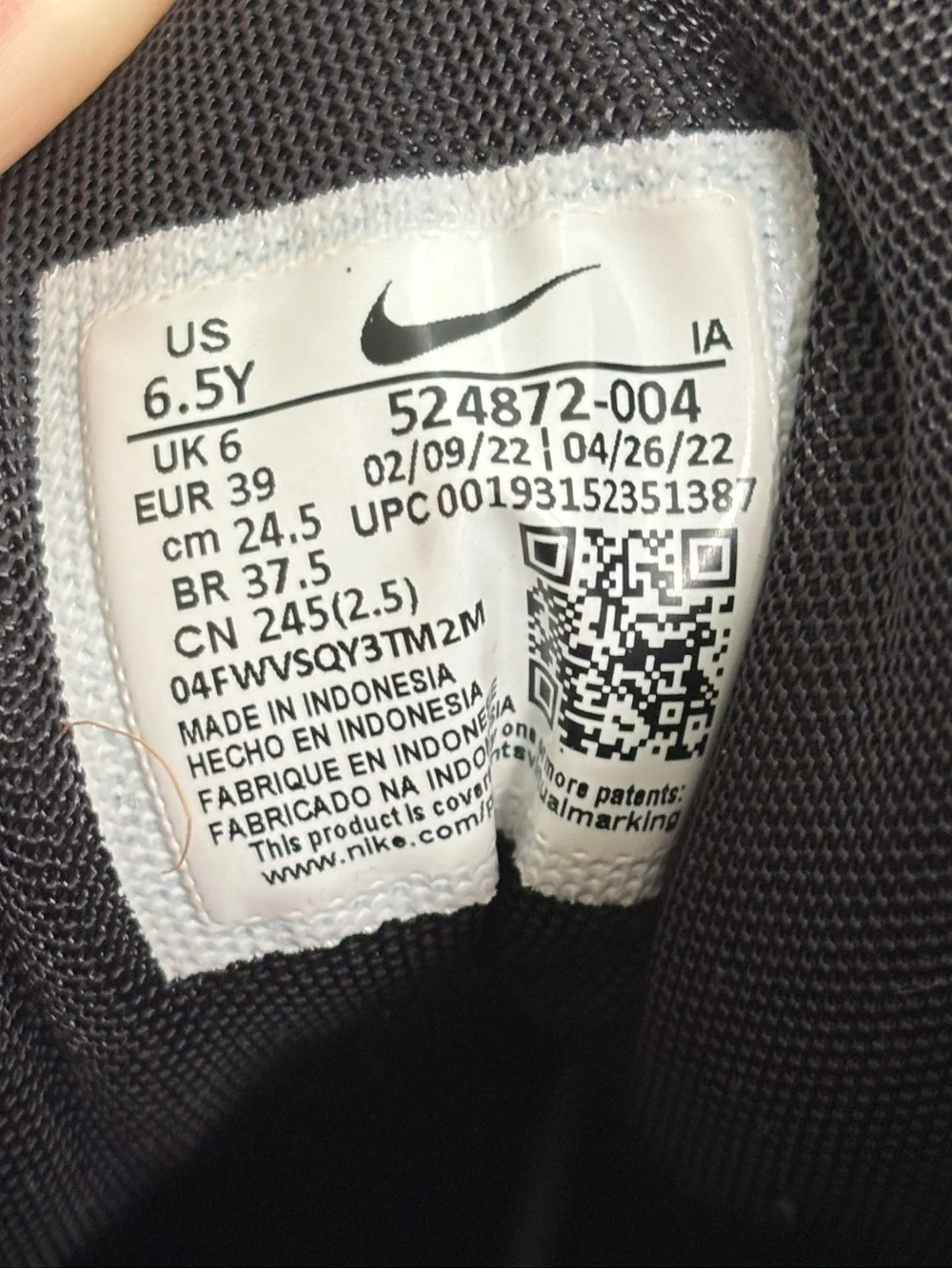 Nike cushioned textured snowy