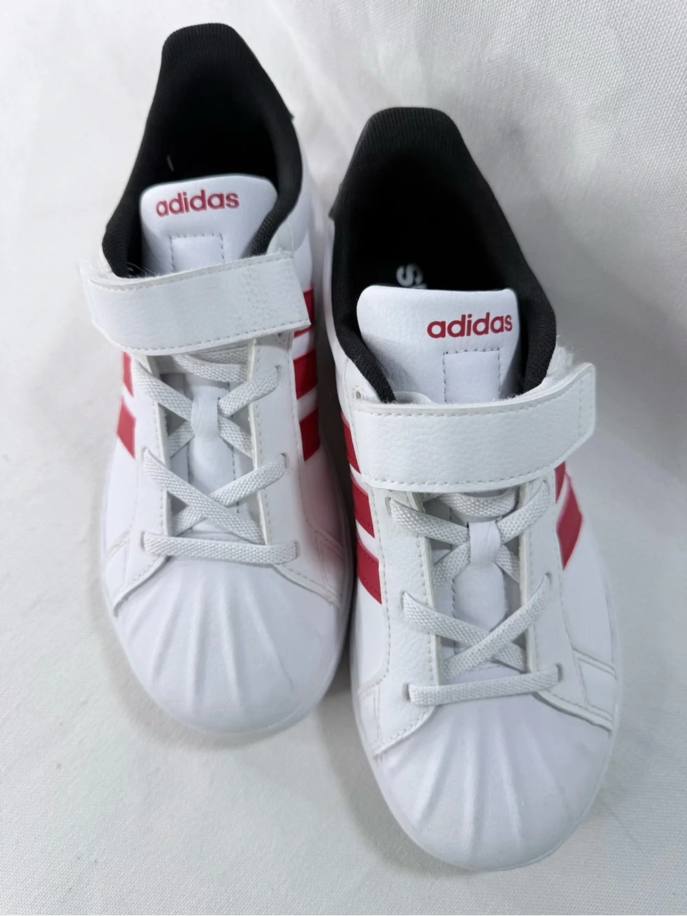 Adidas STREETTALK Kids SIZE 3Y White Classic Sneakers with Red Stripes.