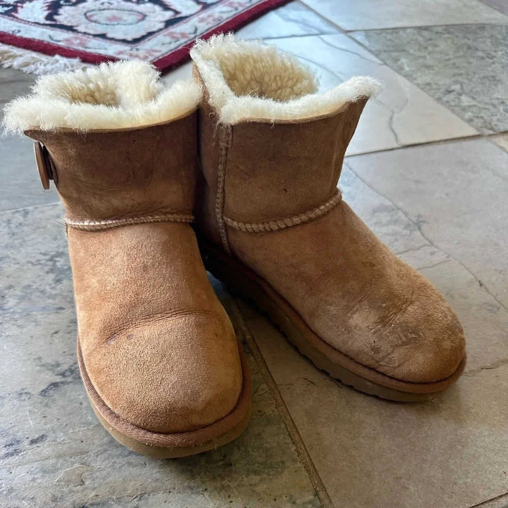 UGG mini bailey