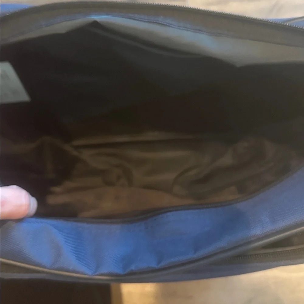American Tourister compact messenger