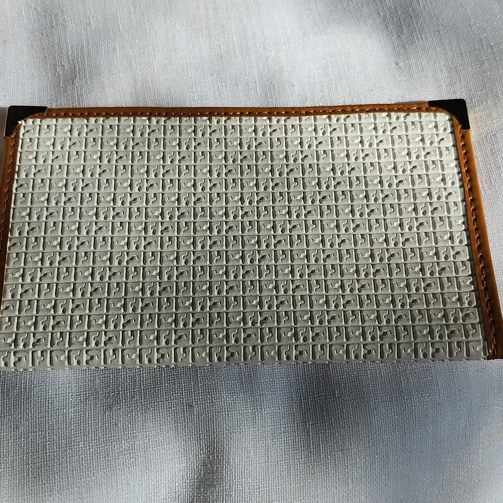 Ted Lapidus texture everyday provide