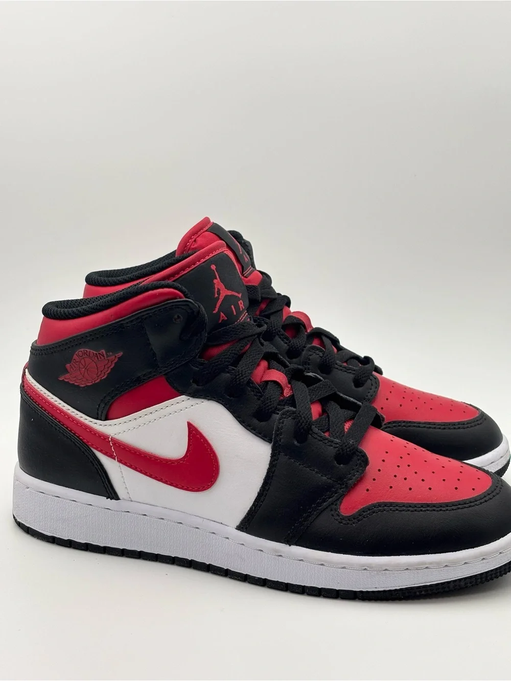 Nike iconic mid