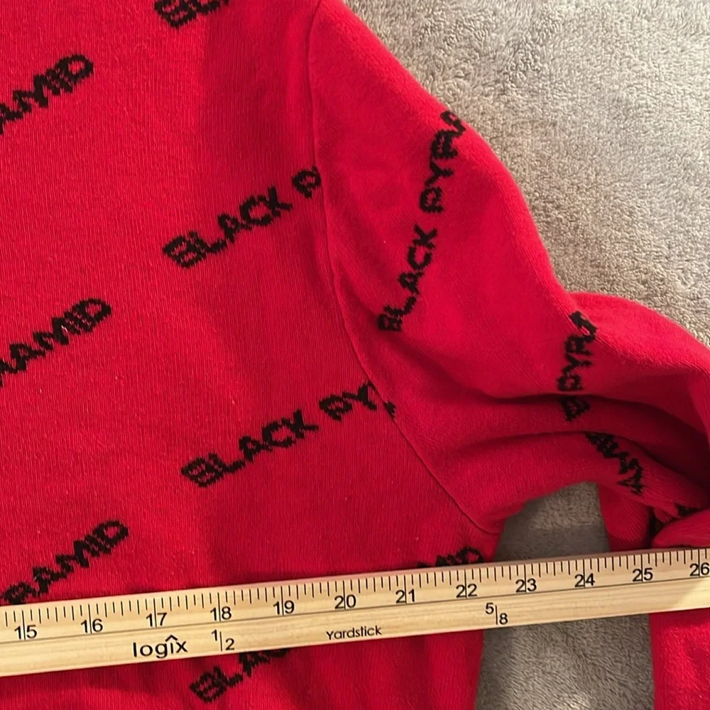 Black‎ Pyramid Crewneck Heavy Sweater Men’s Sz XL Red with Black Allover print
