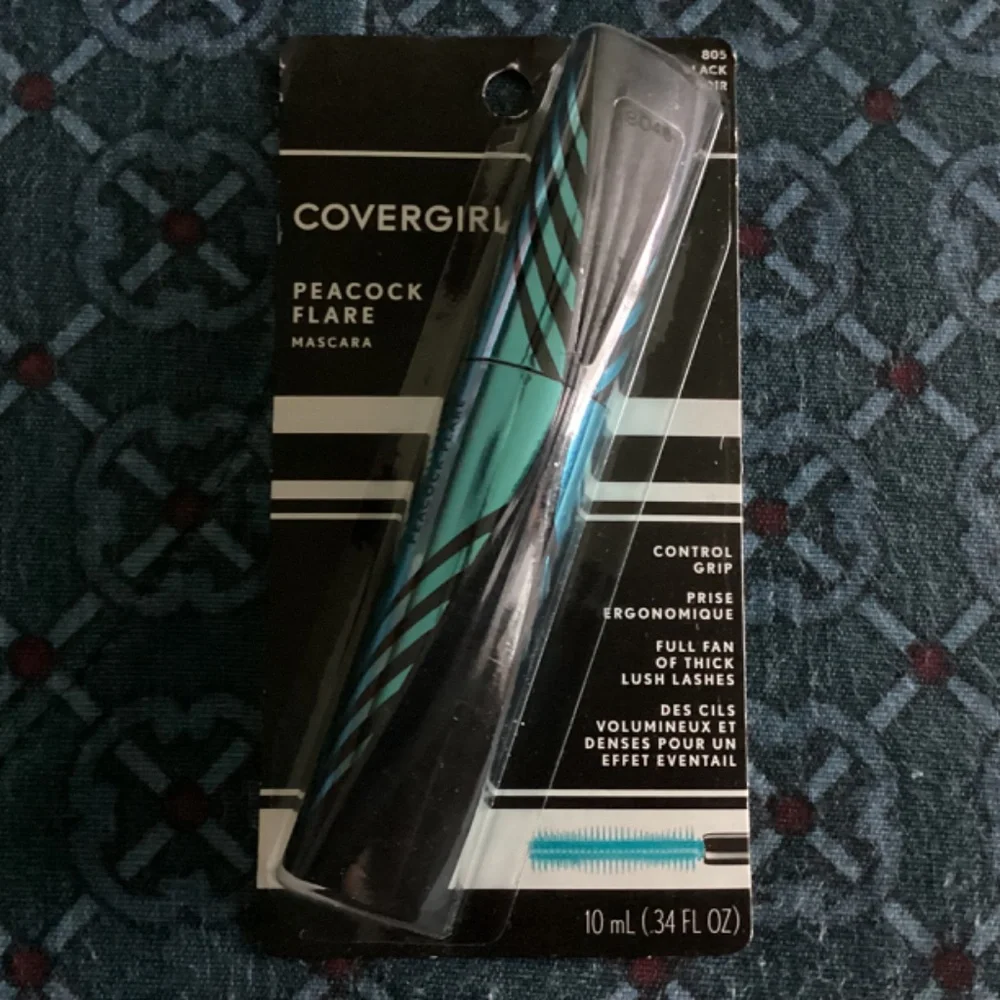 COVERGIRL peacock flare