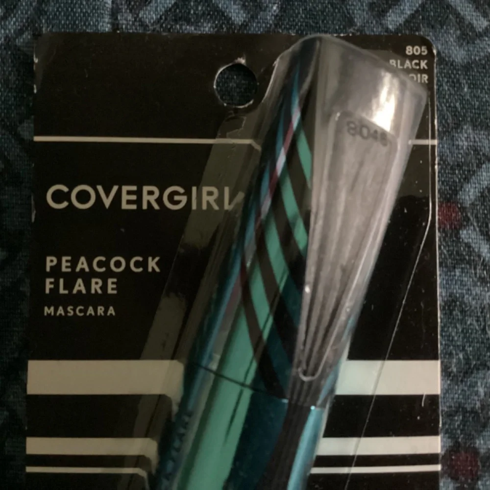 COVERGIRL peacock flare