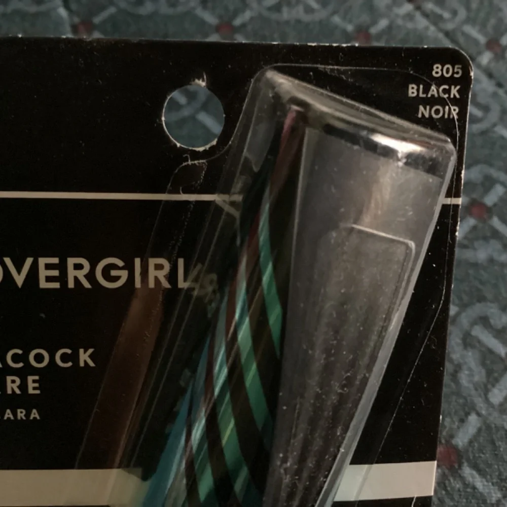 COVERGIRL peacock flare