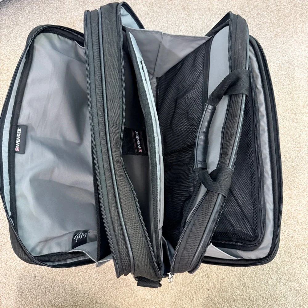 Wenger nylon compartment travel