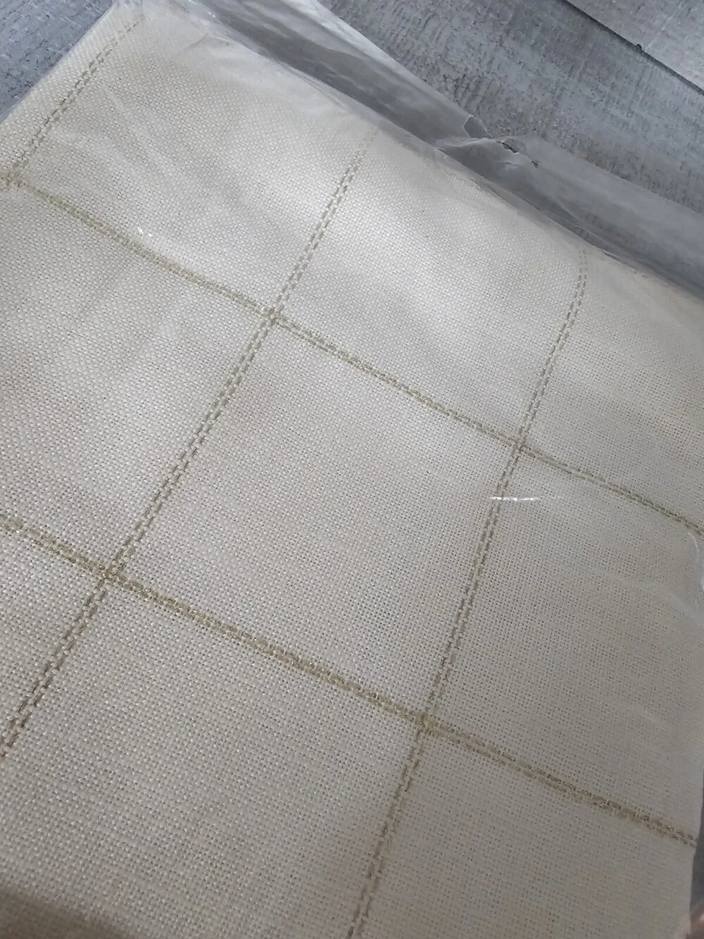 Zweigart Tablecloth Silvretta Needlework Fabric 28 Ct New Vtg 55x55 Sq 241e