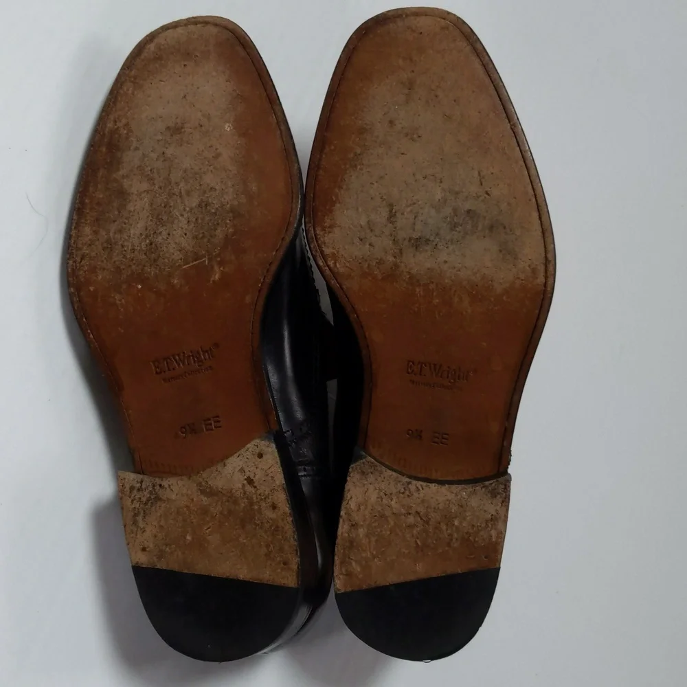 E.T. Wright tassel leather loafer. Size 9.5 EE